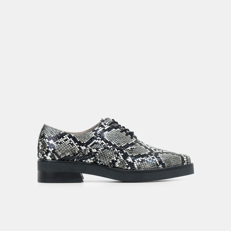 Emi Lace