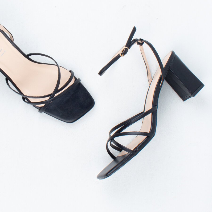 Nakita strappy 2025 sandal