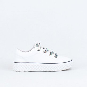 Trinsic Sneaker