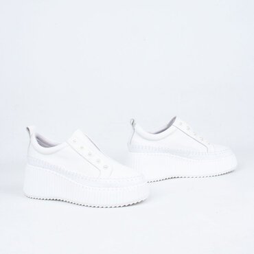 Pearlzie Boost Sneaker
