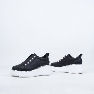 Pearlzie Boost Sneaker