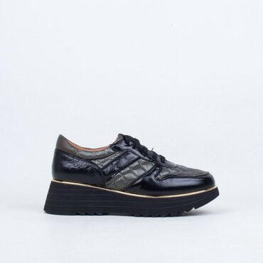 Helena Sneaker