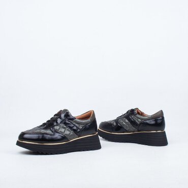 Helena Sneaker